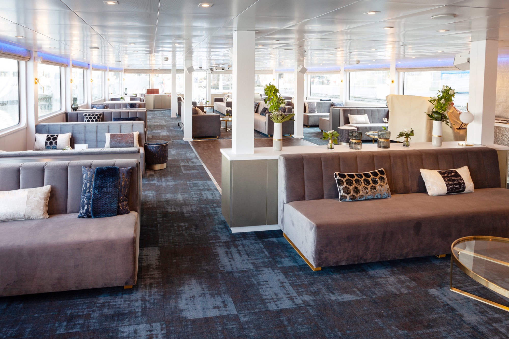 CroisiEurope MS Victor Hugo Lounge Bar 2.jpg